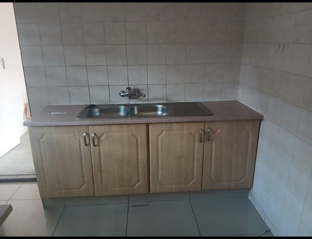 3 BEDROOM HOUSE FOR SALE IN THATCHFIELD ESTATE